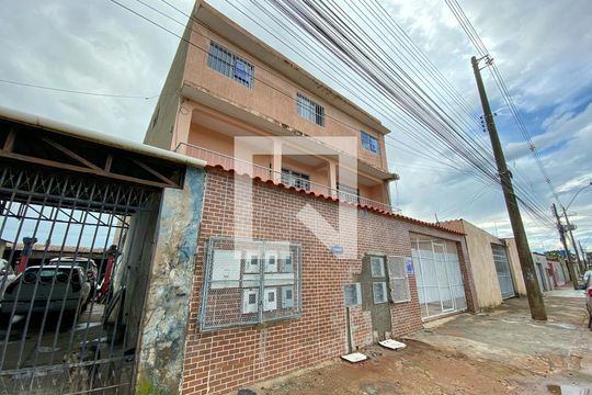 Fachada de apartamento para alugar com 2 quartos, 50m² em Conjunto J, Brasília