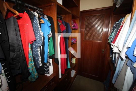 Closet de casa à venda com 2 quartos, 250m² em Vila Alpina, São Paulo