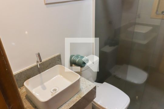 Banheiro de kitnet/studio para alugar com 1 quarto, 20m² em Jd. Rio Pequeno, São Paulo