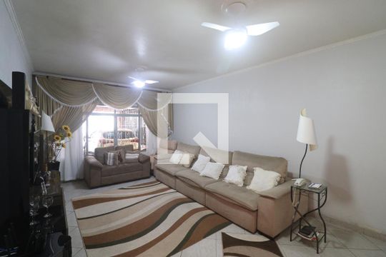 Casa à venda com 4 quartos, 169m² em Vila Dionisia, São Paulo