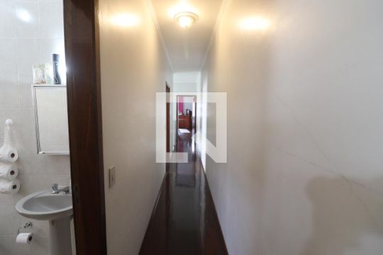 Corredor de casa à venda com 4 quartos, 169m² em Vila Dionisia, São Paulo