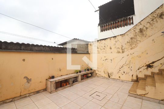 Quintal de casa à venda com 4 quartos, 169m² em Vila Dionisia, São Paulo