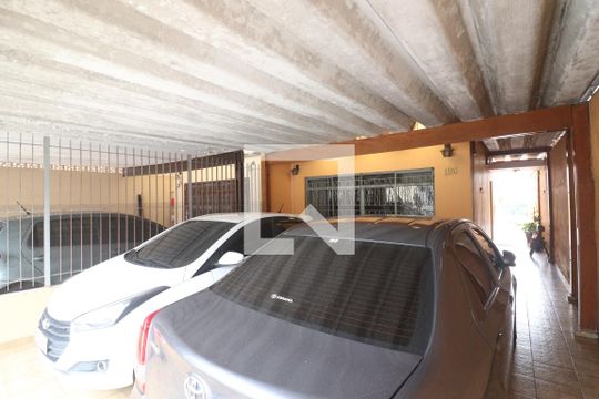 Garagem de casa à venda com 4 quartos, 169m² em Vila Dionisia, São Paulo