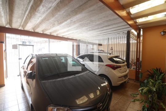Garagem de casa à venda com 4 quartos, 169m² em Vila Dionisia, São Paulo