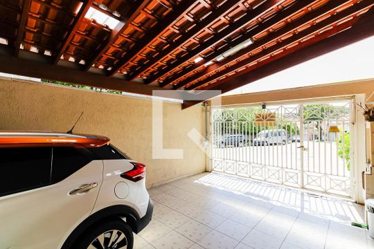 Garagem de casa à venda com 3 quartos, 157m² em São Domingos, São Paulo