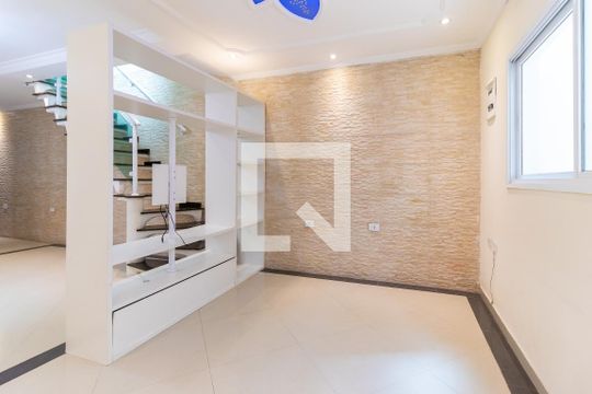 Casa para alugar com 3 quartos, 100m² em Parque Santa Rita, São Paulo