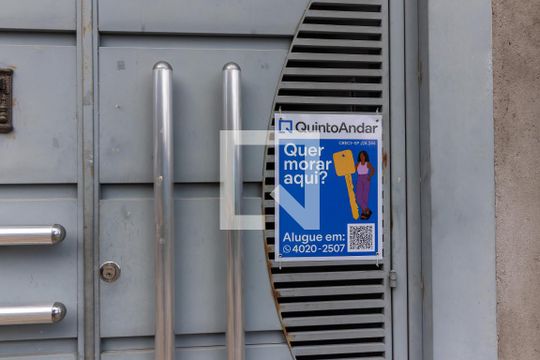 Plaquinha de casa para alugar com 3 quartos, 100m² em Parque Santa Rita, São Paulo