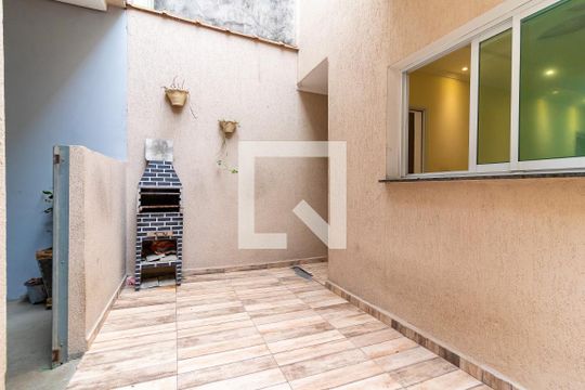 Quintal de casa para alugar com 3 quartos, 100m² em Parque Santa Rita, São Paulo