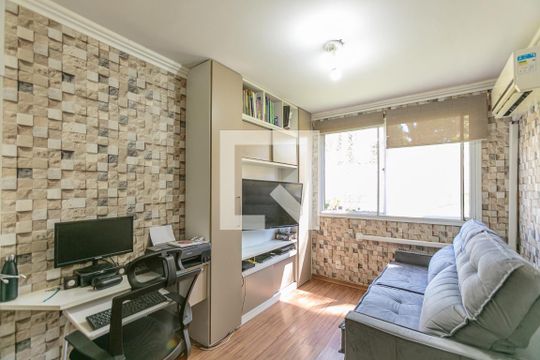Sala  de apartamento para alugar com 2 quartos, 56m² em Jardim Carvalho, Porto Alegre