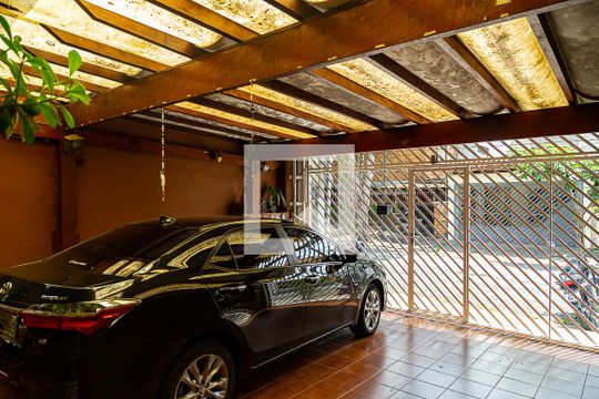 Garagem de casa à venda com 3 quartos, 160m² em Parque Jabaquara, São Paulo