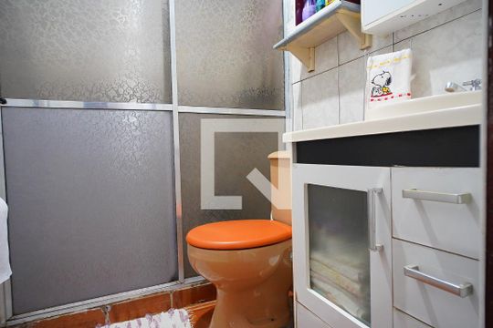 Banheiro de casa à venda com 9 quartos, 300m² em Jardim Carvalho, Porto Alegre