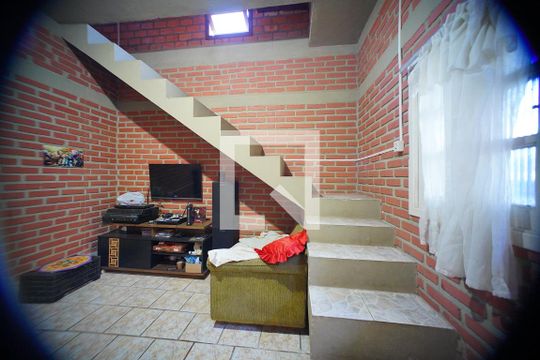 Acesso a suíte de casa à venda com 9 quartos, 300m² em Jardim Carvalho, Porto Alegre
