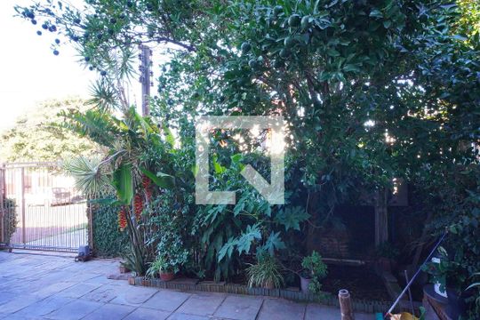 Quarto 1_Vista de casa à venda com 9 quartos, 300m² em Jardim Carvalho, Porto Alegre