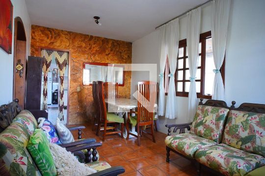 Casa à venda com 9 quartos, 300m² em Jardim Carvalho, Porto Alegre