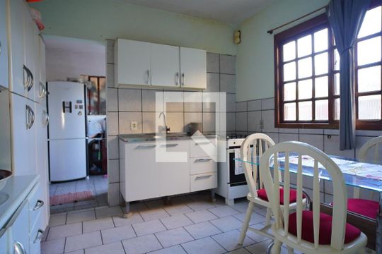 Cozinha de casa à venda com 9 quartos, 300m² em Jardim Carvalho, Porto Alegre