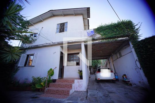 Fachada de casa à venda com 9 quartos, 300m² em Jardim Carvalho, Porto Alegre