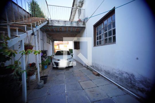 Garagem de casa à venda com 9 quartos, 300m² em Jardim Carvalho, Porto Alegre