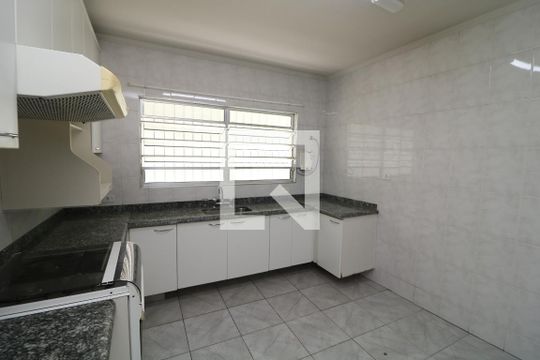 Cozinha de casa para alugar com 2 quartos, 110m² em Parque Santa Madalena, São Paulo