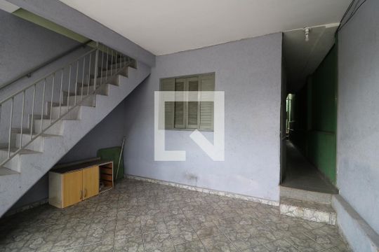 Garagem de casa para alugar com 2 quartos, 110m² em Parque Santa Madalena, São Paulo