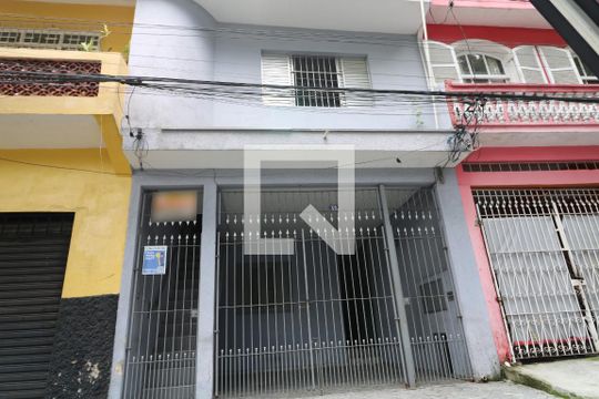Fachada de casa para alugar com 2 quartos, 110m² em Parque Santa Madalena, São Paulo