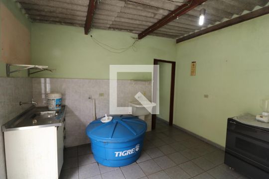 Área de Serviço de casa para alugar com 2 quartos, 110m² em Parque Santa Madalena, São Paulo
