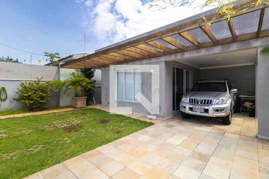 Vagas de garagem de casa para alugar com 3 quartos, 380m² em Parque São Quirino, Campinas
