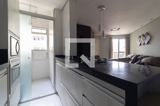 Cozinha de apartamento para alugar com 3 quartos, 72m² em São João Clímaco, São Paulo
