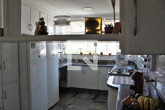Cozinha - foto 3 de casa à venda com 3 quartos, 398m² em Osvaldo Cruz, São Caetano do Sul