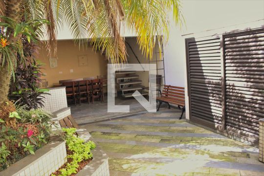 Quintal  de casa à venda com 3 quartos, 398m² em Osvaldo Cruz, São Caetano do Sul