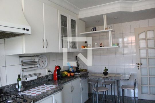 Cozinha - foto 2 de casa à venda com 3 quartos, 398m² em Osvaldo Cruz, São Caetano do Sul