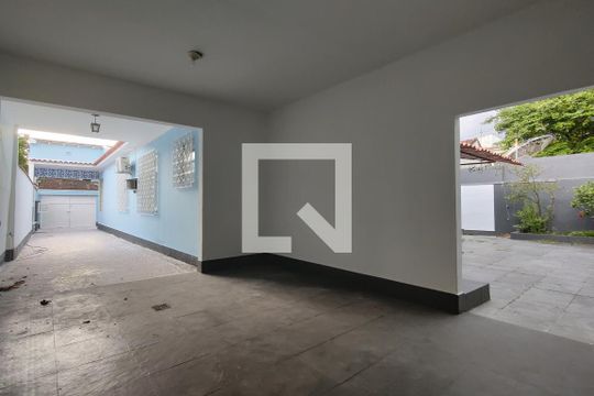 Garagem de casa para alugar com 3 quartos, 280m² em Anil, Rio de Janeiro