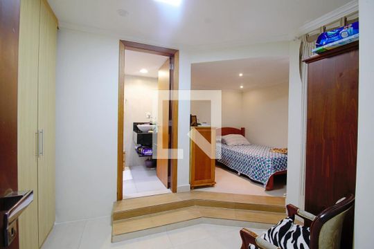 Suíte 1 de casa de condomínio para alugar com 3 quartos, 340m² em Vila Prel, São Paulo