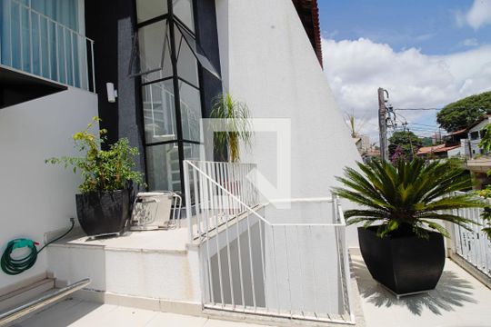 Varanda da Sala 3 de casa de condomínio para alugar com 3 quartos, 340m² em Vila Prel, São Paulo