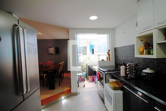 Cozinha de casa de condomínio para alugar com 3 quartos, 340m² em Vila Prel, São Paulo