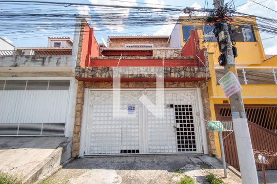 Fachada de casa à venda com 2 quartos, 247m² em Bandeiras, Osasco