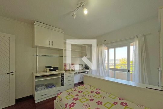 Casa à venda com 4 quartos, 330m² em Santo Antônio, Porto Alegre