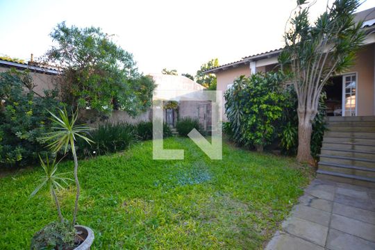 Jardim de casa à venda com 4 quartos, 330m² em Santo Antônio, Porto Alegre