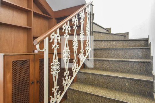 Escada  de casa à venda com 3 quartos, 150m² em Cidade Monções, São Paulo