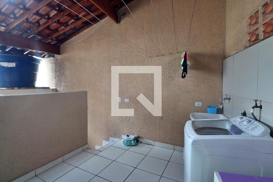 Área de Serviço de casa para alugar com 3 quartos, 184m² em Santa Teresinha, Santo André