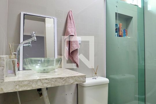 Banheiro do Quarto 1 - Suíte 1 de casa à venda com 3 quartos, 184m² em Santa Teresinha, Santo André