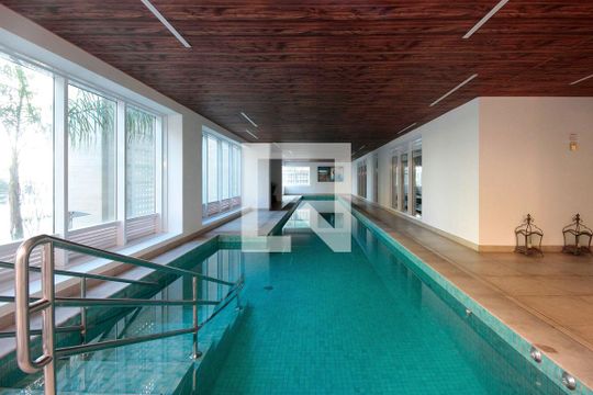 Piscina Coberta de apartamento à venda com 2 quartos, 68m² em Bela Vista, São Paulo