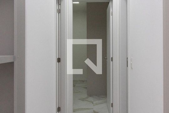 Corredor de apartamento à venda com 2 quartos, 68m² em Bela Vista, São Paulo