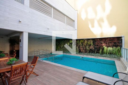 Piscina de apartamento à venda com 2 quartos, 68m² em Bela Vista, São Paulo