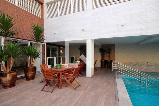 Piscina de apartamento à venda com 2 quartos, 68m² em Bela Vista, São Paulo