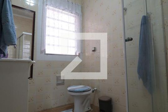 Banheiro de casa para alugar com 2 quartos, 70m² em Vila Bertioga, São Paulo