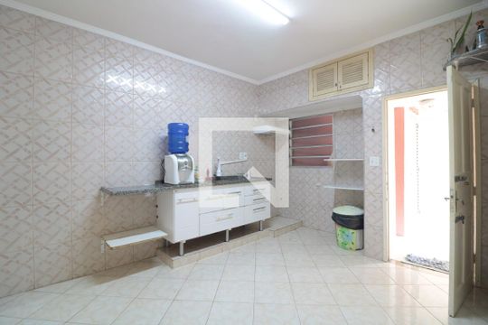 Cozinha de casa para alugar com 2 quartos, 70m² em Vila Bertioga, São Paulo