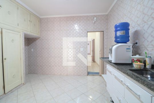 Cozinha de casa para alugar com 2 quartos, 70m² em Vila Bertioga, São Paulo