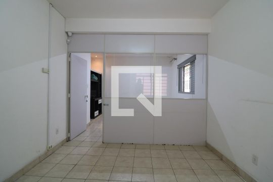 Quarto de casa para alugar com 2 quartos, 70m² em Vila Bertioga, São Paulo