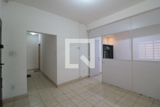 Quarto de casa para alugar com 2 quartos, 70m² em Vila Bertioga, São Paulo