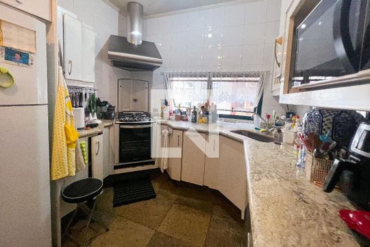 Cozinha de apartamento à venda com 3 quartos, 222m² em Indianópolis, São Paulo